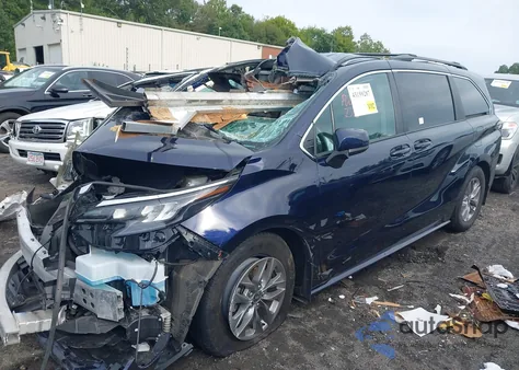 2024 Toyota Sienna Le z USA, uszkodzony, nr VIN 5TDKSKFC0RS133528